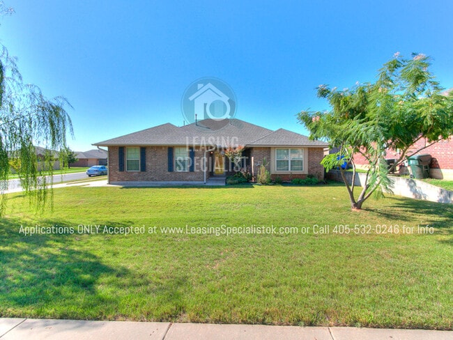 Building Photo - 200 Tecumseh Meadows Dr