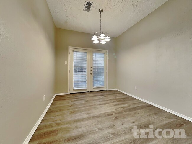 Foto del edificio - 15243 Bedford Glen Dr