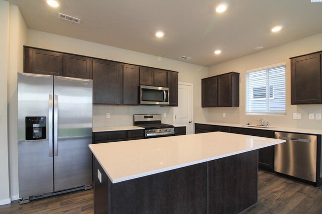 Building Photo - Newer Construction! 4 Bed/2.5 Bath Home