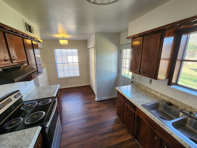 Dinette area - 1901 W Shields Dr