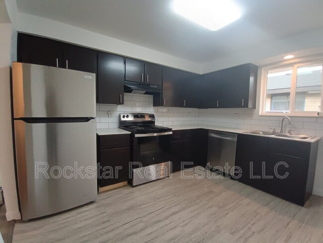 Building Photo - 222 E Crown Ave