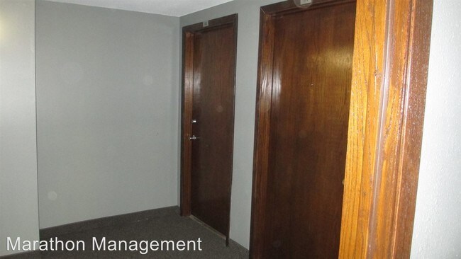 Foto del edificio - 8150 W River Rd