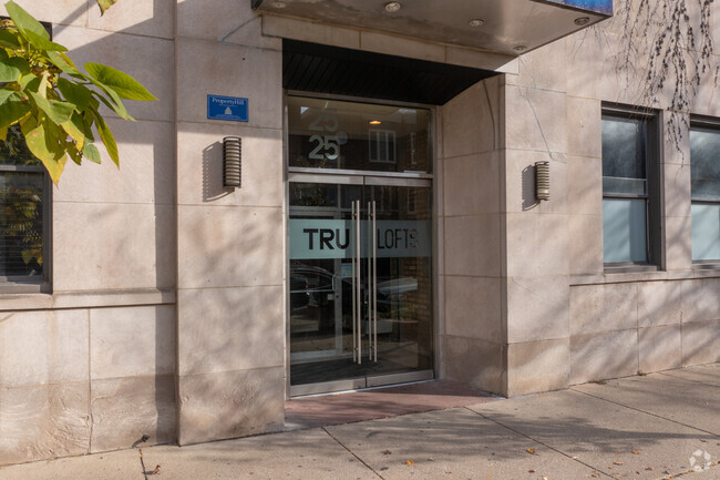 Entrada - Tru Lofts