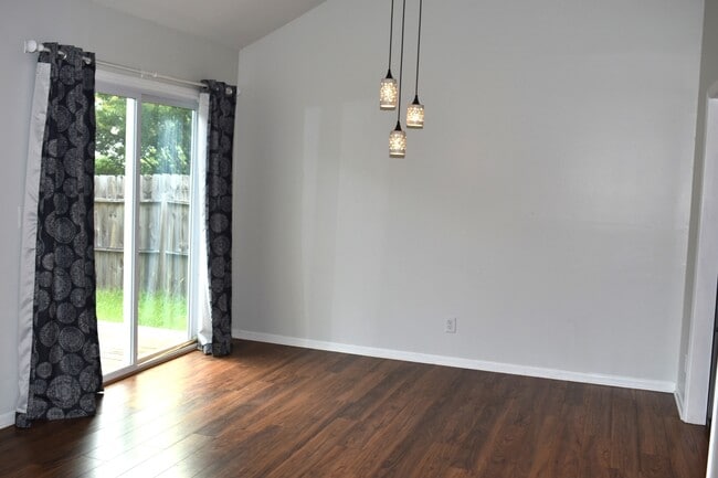 Building Photo - 4636 Weybridge Ln