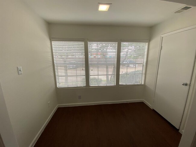 Building Photo - 12902 Brant Rock Dr