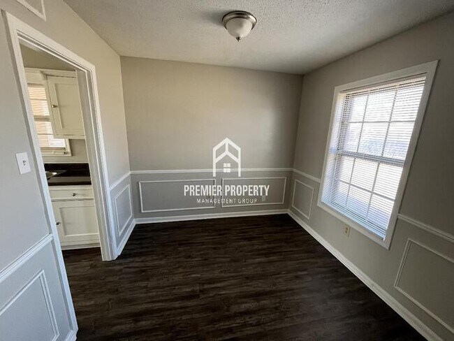 Building Photo - 3739 Village Oak Cove