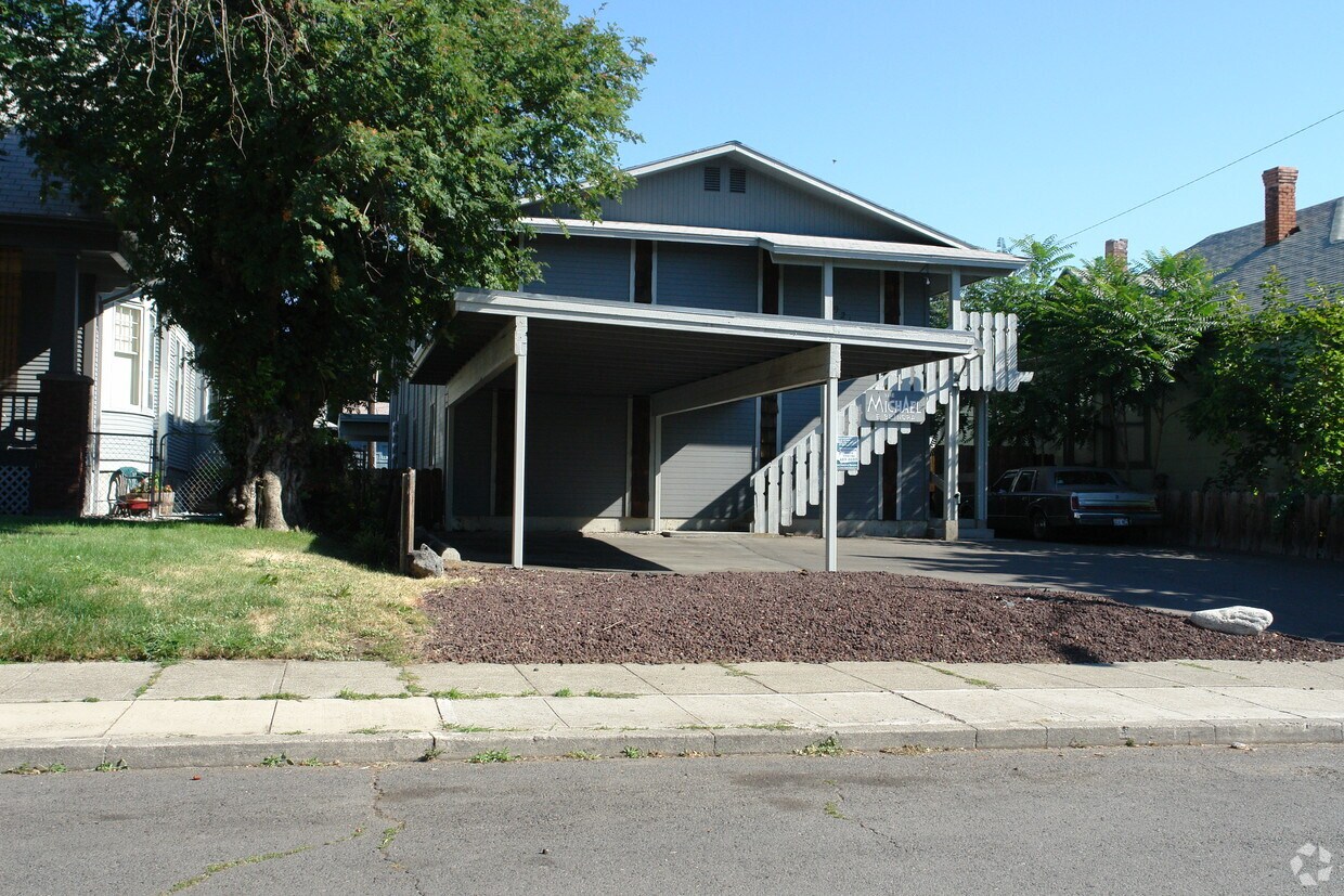 Building Photo - 921 E Nora Ave