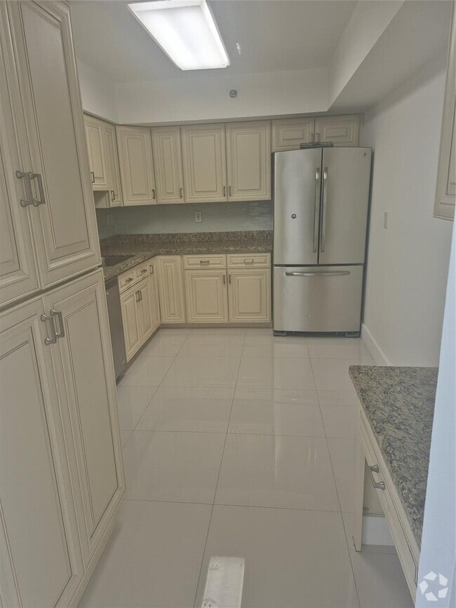 Building Photo - 3600 Mystic Pointe Dr