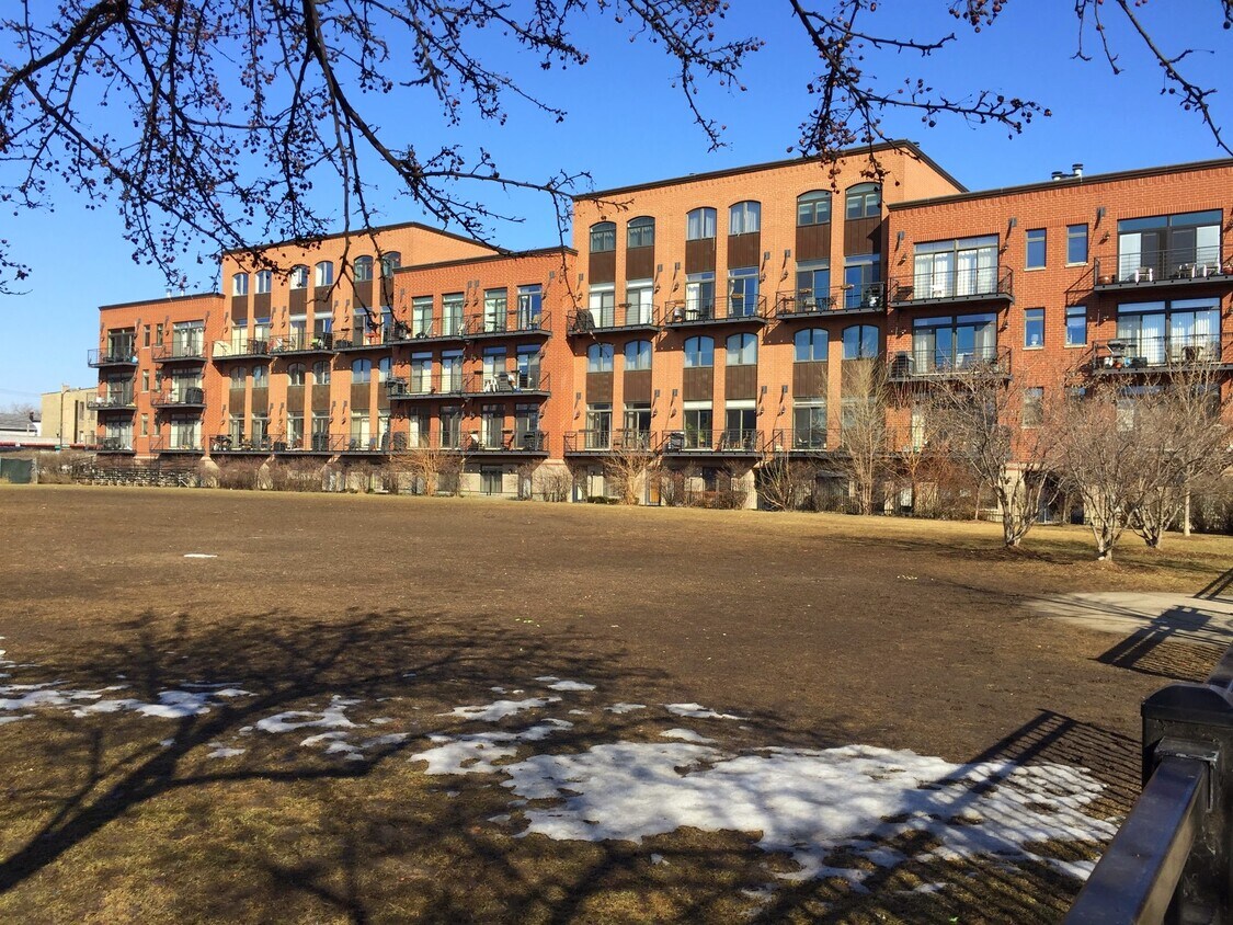 View from Winchester Ave. South facing unit overlooks Park and 606 trail - 1830 North Winchester Avenue