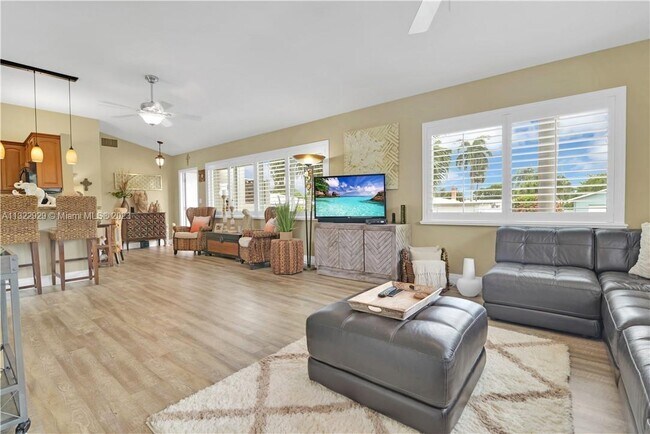 Foto del edificio - 2671 NE 18th St