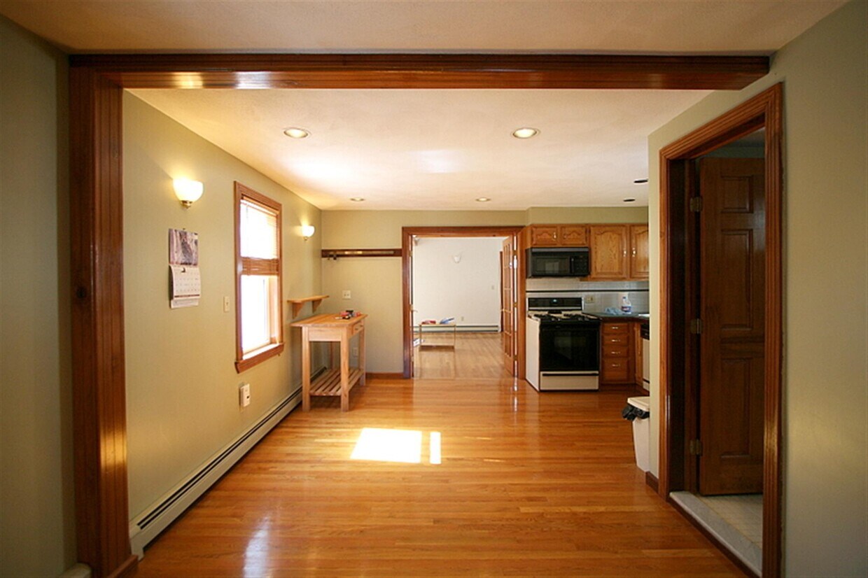 Primary Photo - 127 Amory St