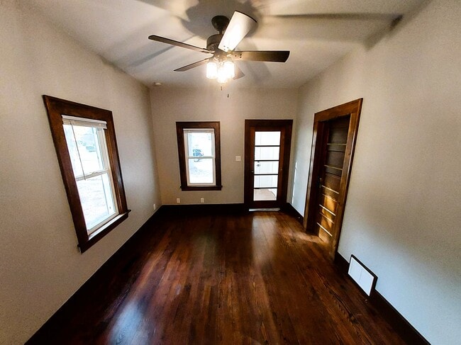 Living/Dining - 205 Cable St