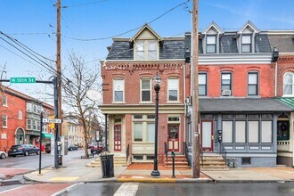 Building Photo - 147 N 10th St