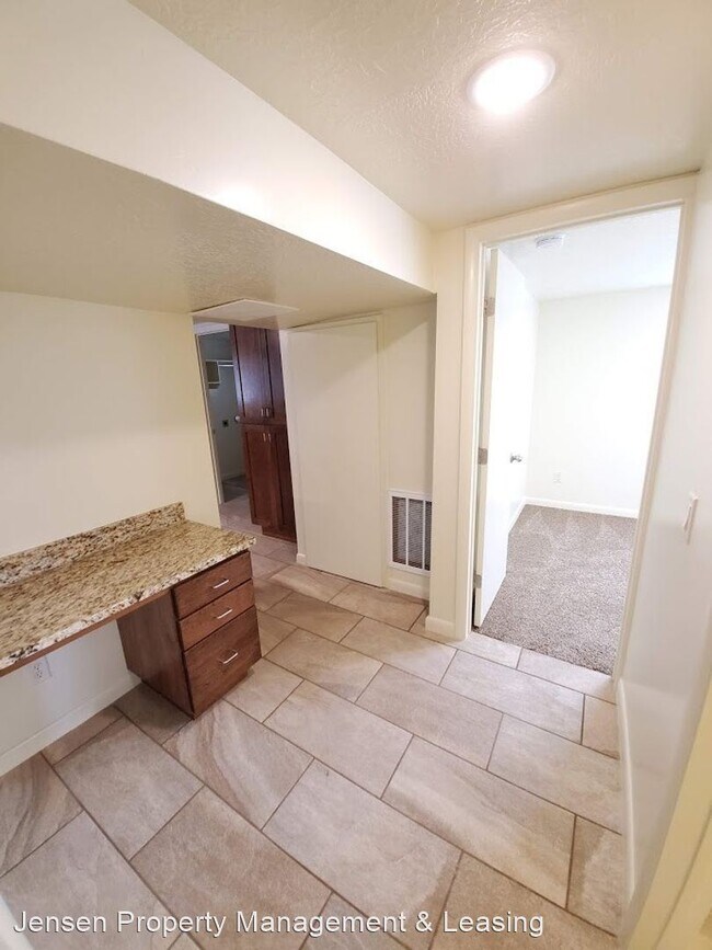 Building Photo - 373 S 500 E