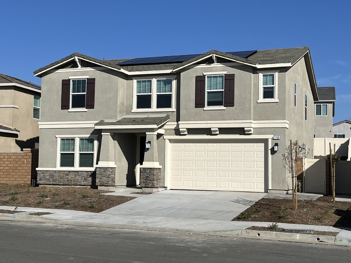 7768 Budding Bloom St, Riverside, CA 92507 Room for Rent in Riverside