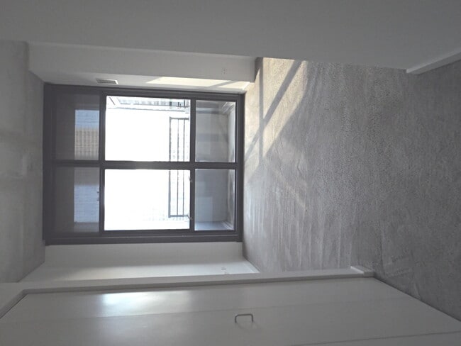 Foto del edificio - 235 W Van Buren St