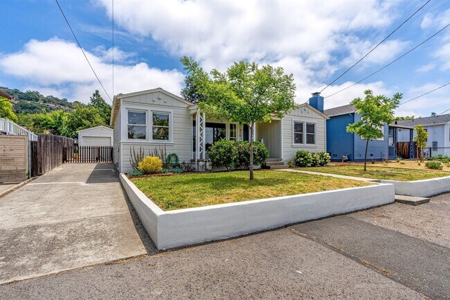 Foto del edificio - Alta Heights Beautifully Renovated Cottage
