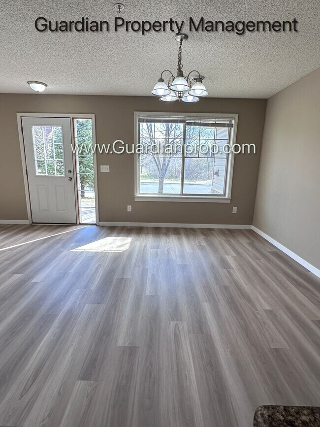 Foto del edificio - Brooklyn Park End Unit Town Home, Dishwasher, Washer/Dryer, Dedicated Office