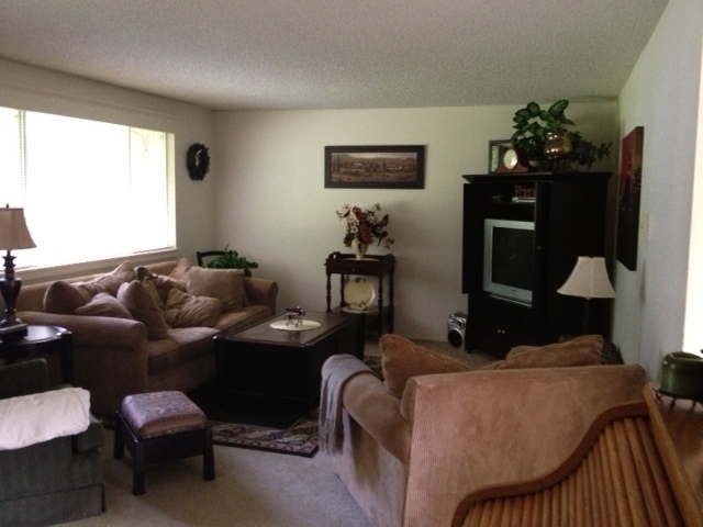 big living room - 1022 34th Ave NW