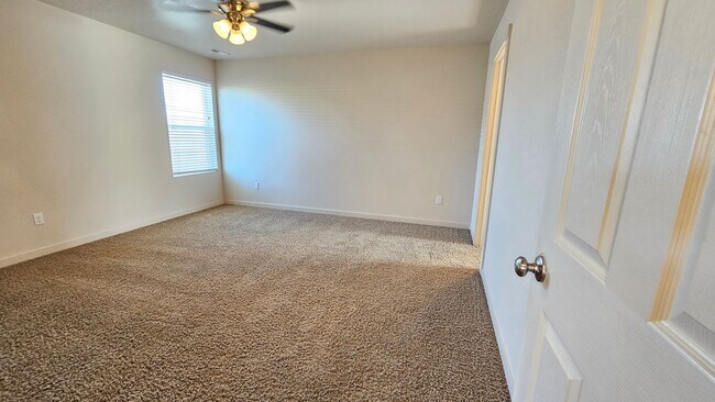 Building Photo - Pet Friendly Home with Office/Den!