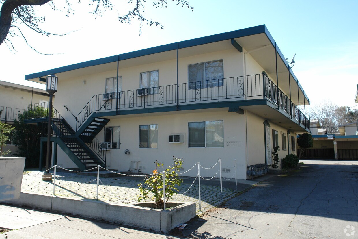 Foto principal - 1099 Roewill Dr