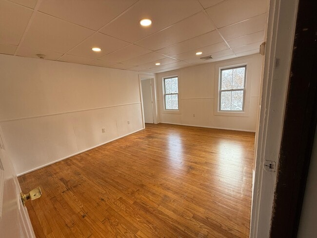 Building Photo - 60 Cliff St