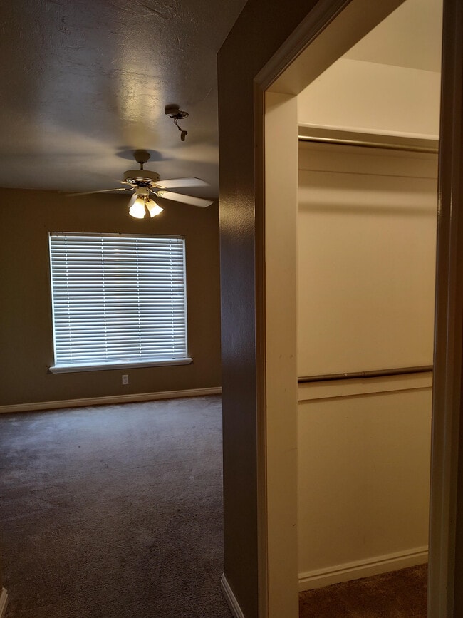 Building Photo - 74 N Garden Park Dr