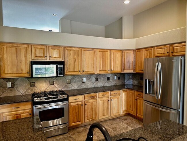 Building Photo - Southwest beauty in the Village of Oak Creek
