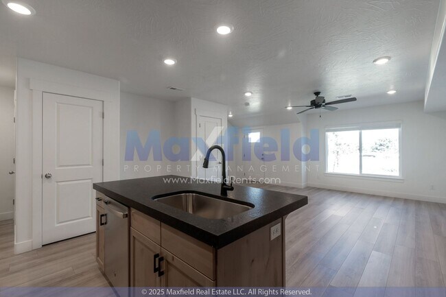 Building Photo - BRAND NEW - 3BD/2.5BTH/2GAR - SPANISH FORK