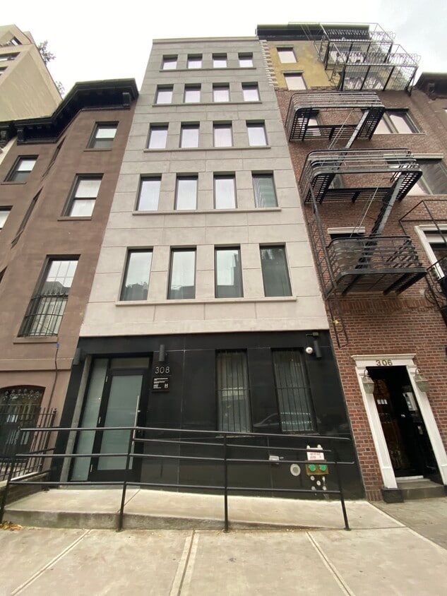 Photo - 308 E 52nd St