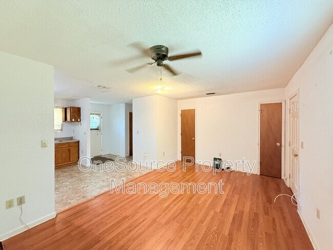 Foto del edificio - 915 W Clark St