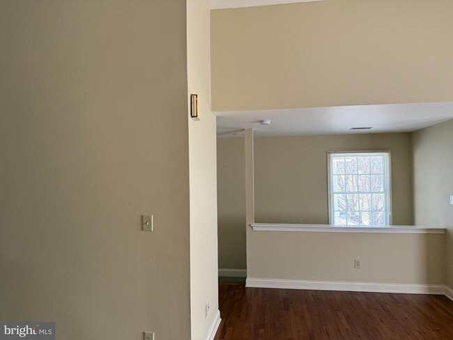 Building Photo - 15 W Central Ave