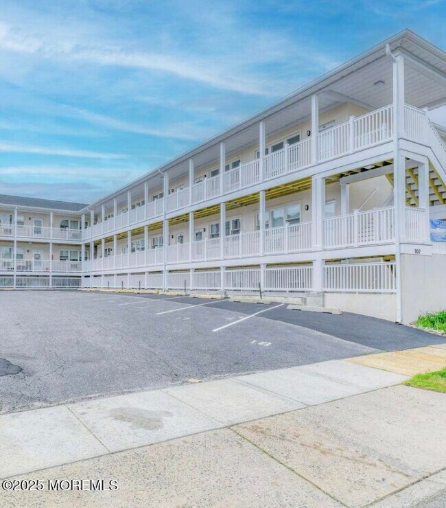 Foto del edificio - 109 McCabe Ave