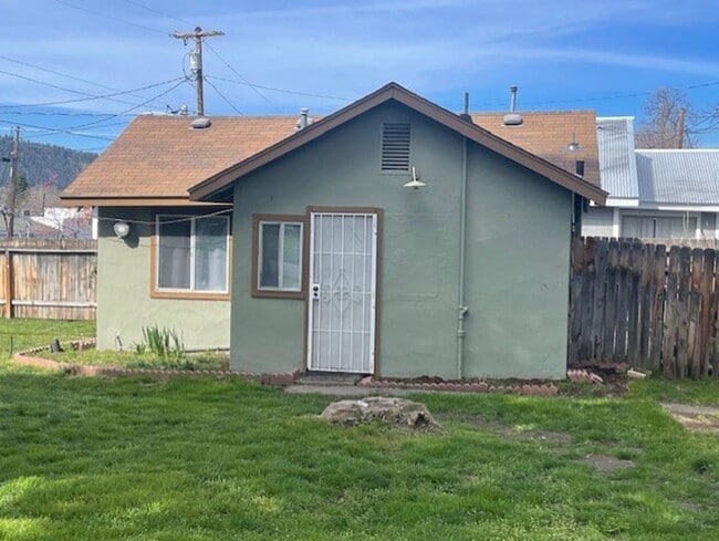 Building Photo - 1 Bedroom, 1 Bath House