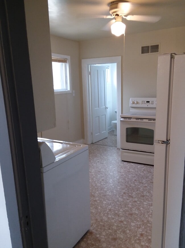 Kitchen - 221 Bridge St