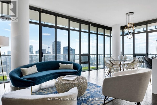 Building Photo - 33 Charles St E