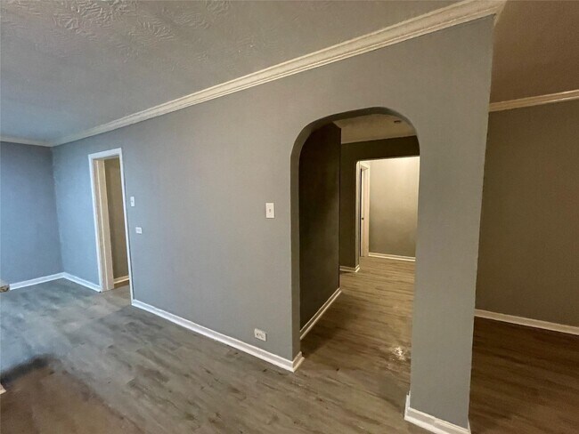 Building Photo - 2330 Cedar Dr