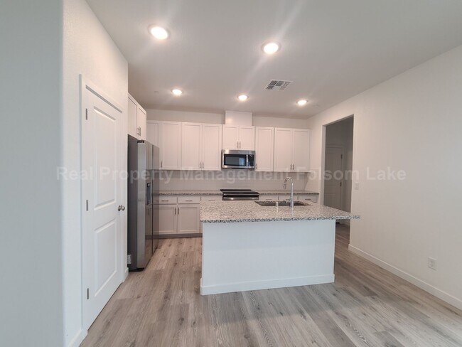 Foto del edificio - Coming Soon! 3 Bedroom 2.5 Bath Plus Loft ...