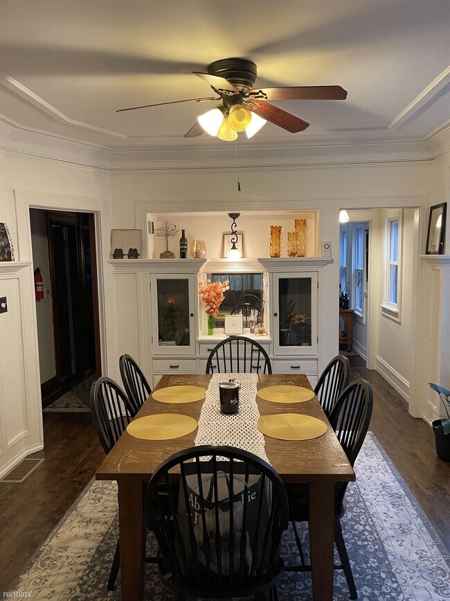 Foto del edificio - 3 br, 1 bath House - 2830 N Frederick Ave ...