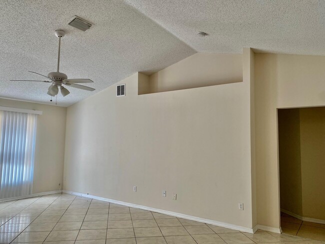 Building Photo - 1540 SW Birkey Ave