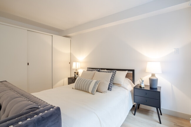 Building Photo - Utopia