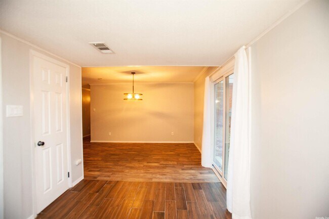 Building Photo - 513 Nan Cir