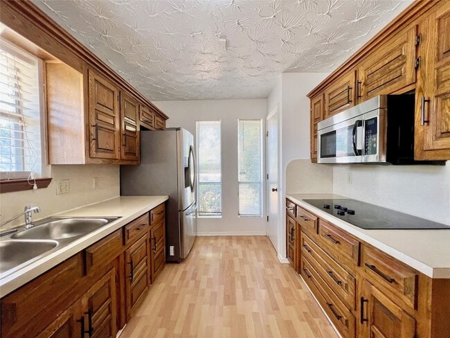 Building Photo - 2732 Parkhaven Dr