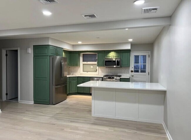 Foto del edificio - 252 Knickerbocker Rd