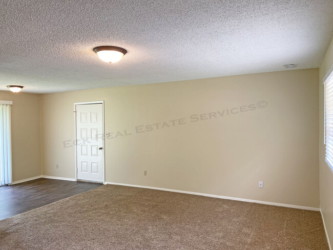 Building Photo - 1504 Pinewood Dr