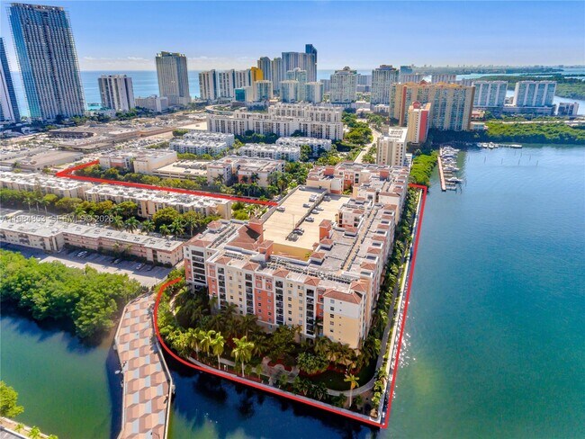 Foto del edificio - 17150 N Bay Rd