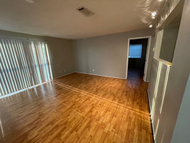 Building Photo - JULY PRE-LEASE Spacious 2 Bedroom 2 Bathro...