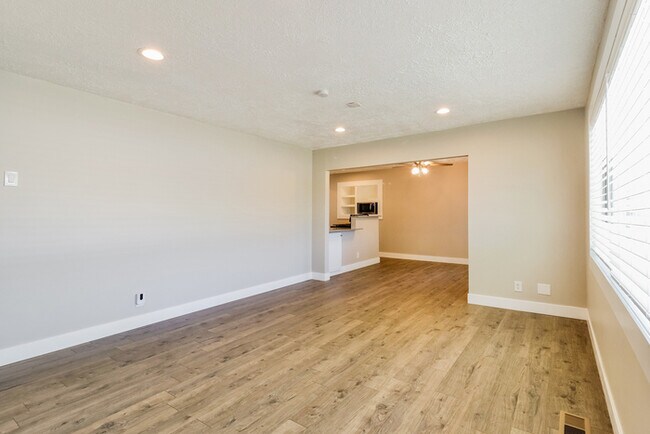 Building Photo - NOW OFFERING THE FIRST FULL MONTH FREE!!