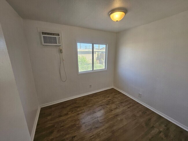Foto del edificio - 2 Bed 1 Bath Fenced Mobile