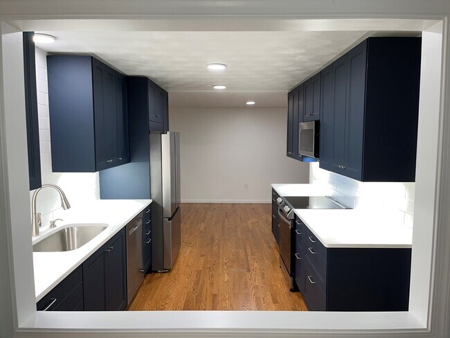 Building Photo - 105 Muhlenberg Ave